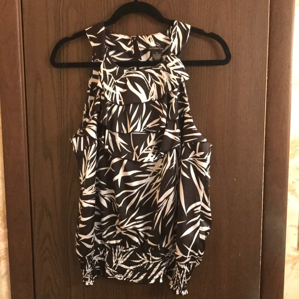 Black and white sleeveless blouse